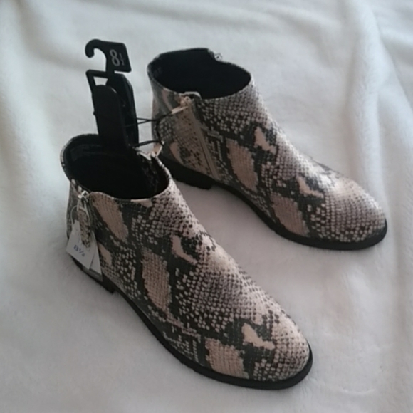 Women Snake Skin Boots - Picture 3 of 8